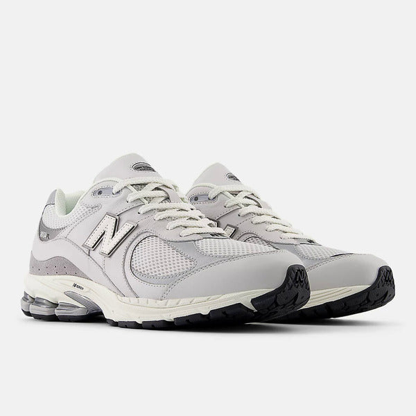 NEW BALANCE 2002R