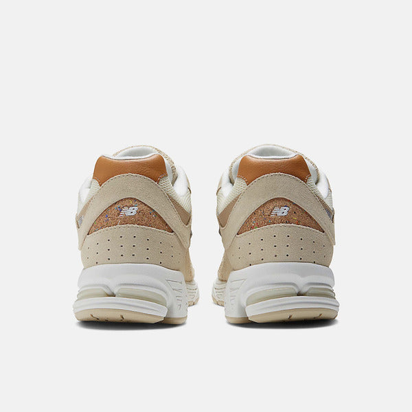 NEW BALANCE 2002R
