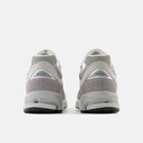 NEW BALANCE 2002R