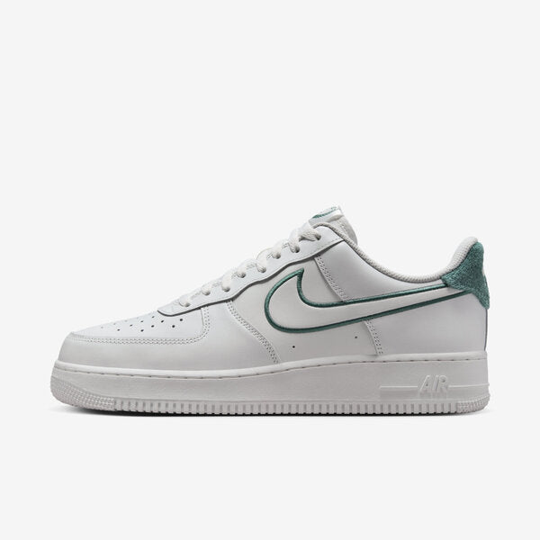 NIKE AIR FORCE 1 '07 LV8