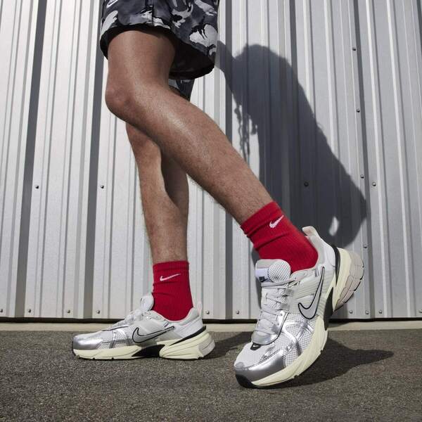 NIKE V2K RUN