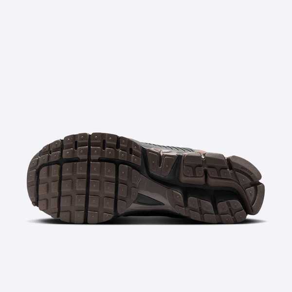 NIKE ZOOM VOMERO 5