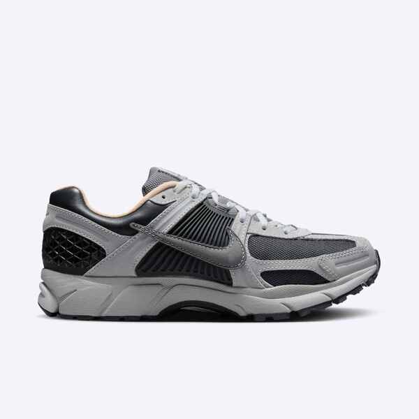 NIKE ZOOM VOMERO 5