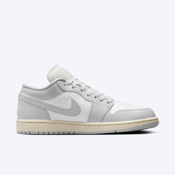 NIKE WMNS AIR JORDAN 1 LOW
