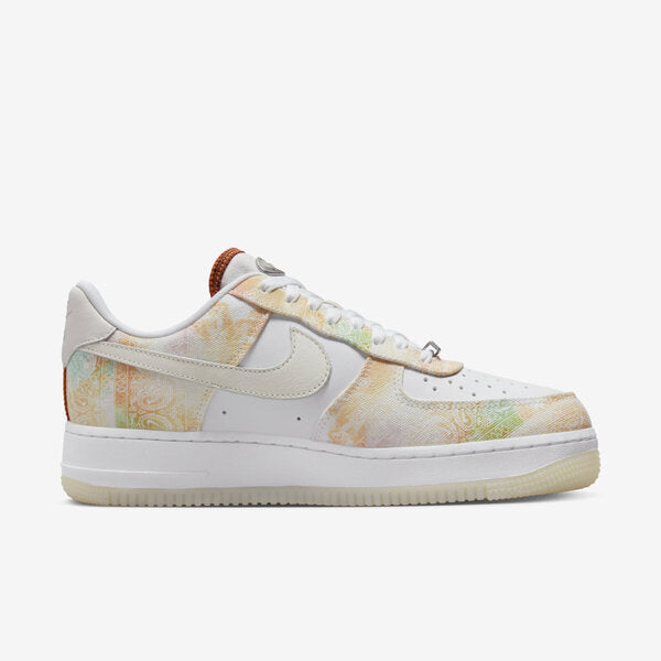 NIKE WMNS AIR FORCE 1 07 LX