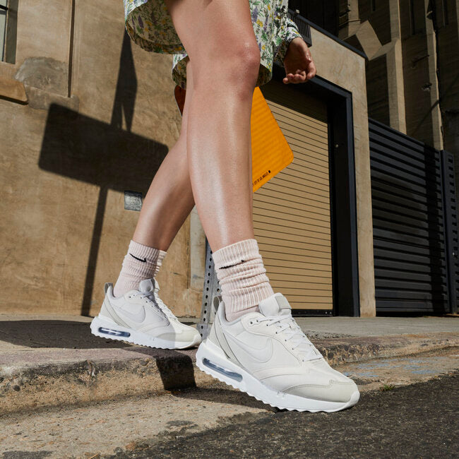 NIKE WMNS AIR MAX DAWN