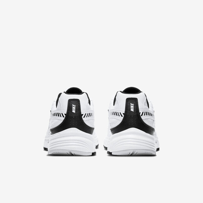 NIKE INITIATOR