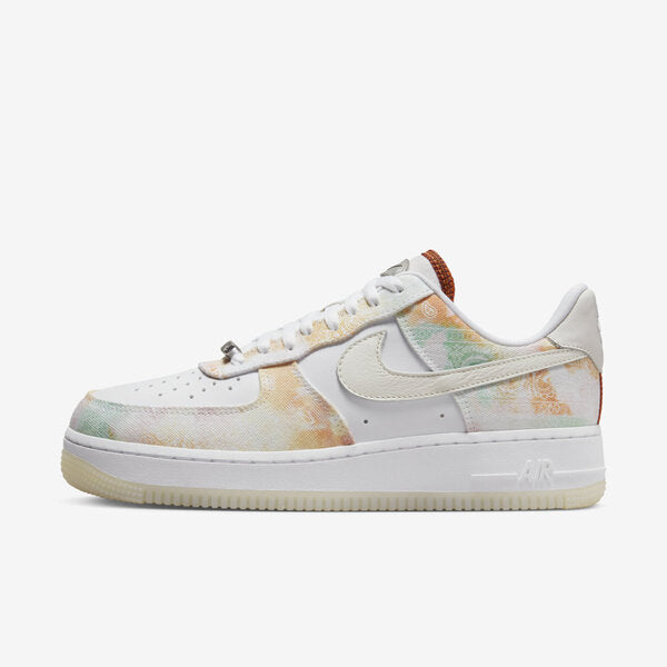 NIKE WMNS AIR FORCE 1 07 LX